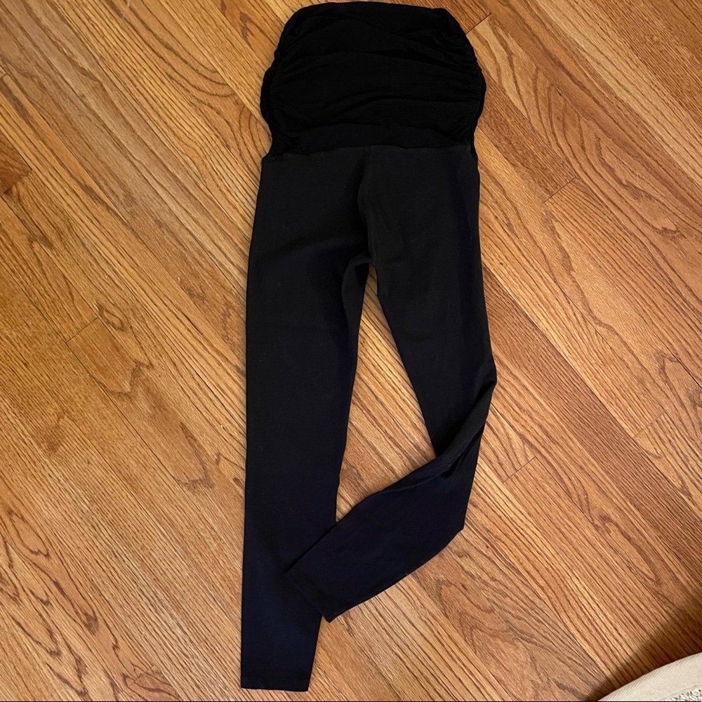 Beyond the Bump Black leggings size small by Beyond Yoga